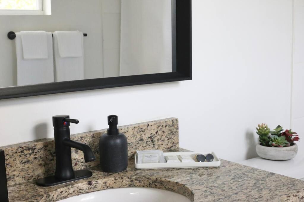 Sanctuary Gainesville Bright 2 Bedroom King Condo 外观 照片